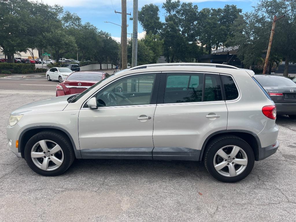 2010 Volkswagen Tiguan SEL
