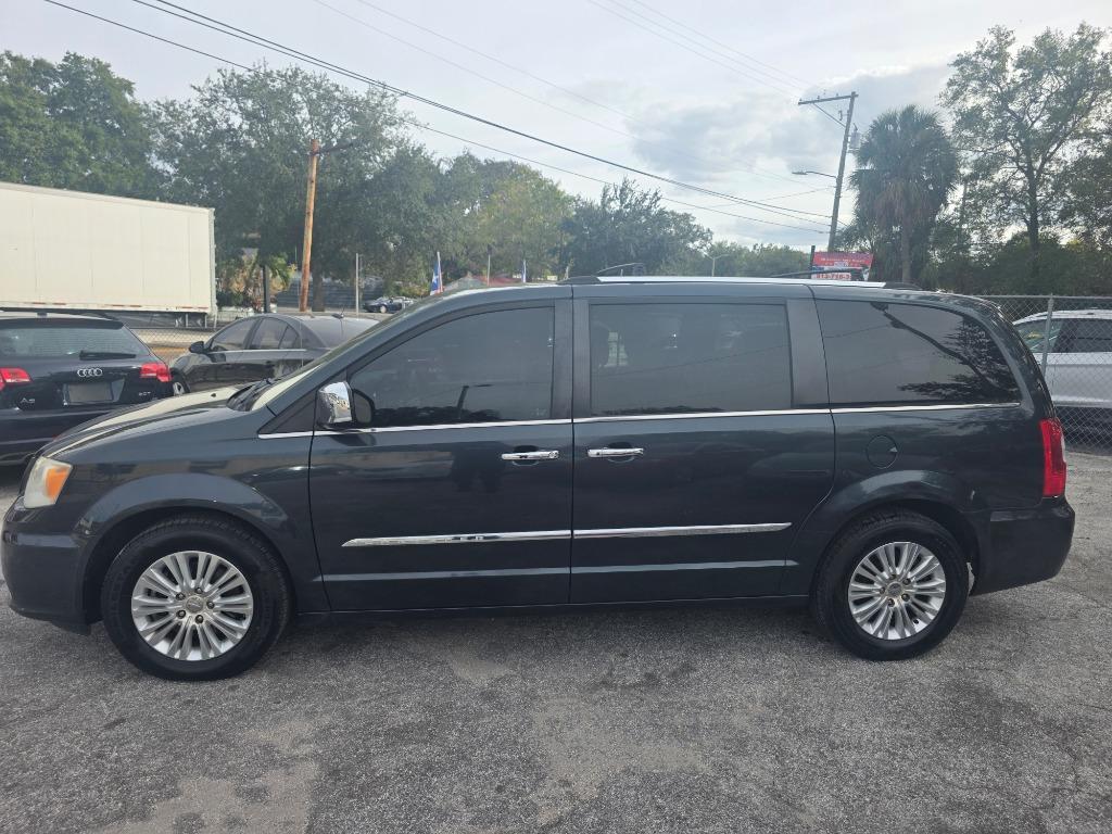 2013 Chrysler Town & Country Limited