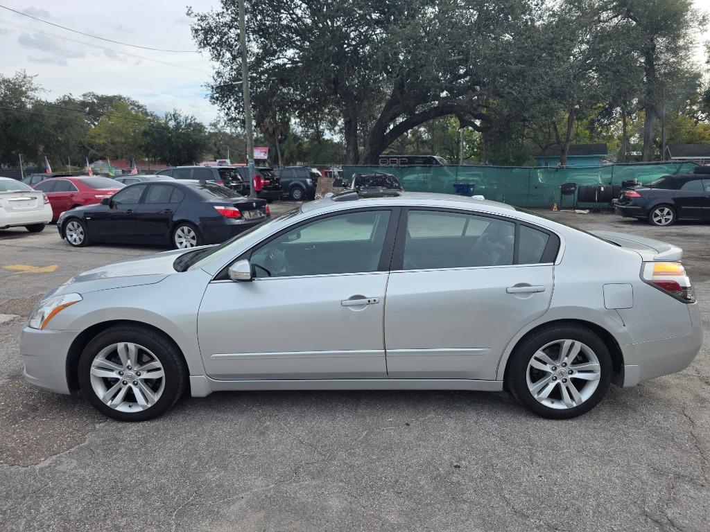 2012 Nissan Altima SR's photo