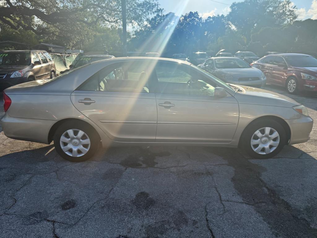 2002 Toyota Camry LE's photo